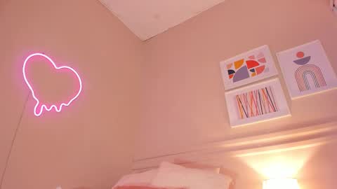 Snapshot of _aleja_x chatting on October 9, 2025, 11:41 am _aleja_x online show from October 9, 2025, 11:41 am