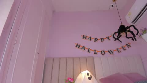 _aleja_x online show from October 31, 2025, 12:28 pm