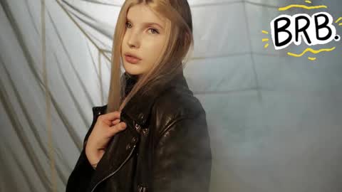 Snapshot of _aleksa chatting on November 19, 2025, 6:41 pm Alexa online show from November 19, 2025, 6:41 pm