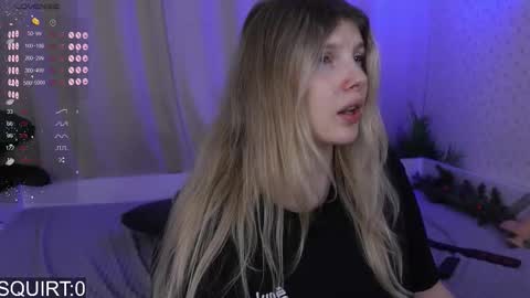 Snapshot of _aleksa chatting on December 19, 2025, 9:49 am Alexa online show from December 19, 2025, 9:49 am