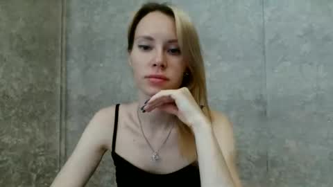 Snapshot of _alex1819 chatting on June 10, 2026, 8:24 am _alex1819 online show from June 10, 2026, 8:24 am