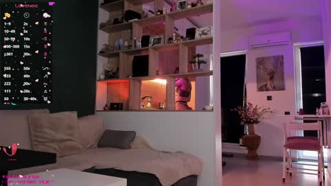 Mia online show from January 16, 2025, 1:25 pm