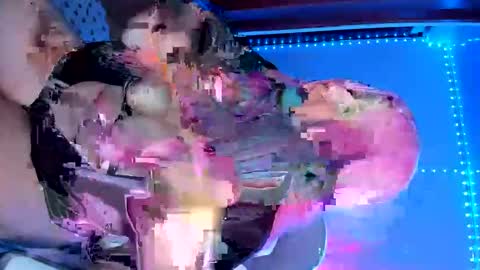 Snapshot of _alukah__ chatting on October 19, 2025, 1:28 am Alisa online show from October 19, 2025, 1:28 am