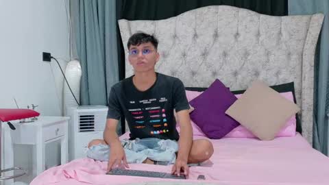 Andres online show from December 8, 2024, 7:00 pm