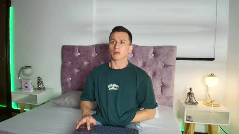 Snapshot of _andrewfalcon2 chatting on January 21, 2025, 12:18 pm _andrewfalcon2 online show from January 21, 2025, 12:18 pm