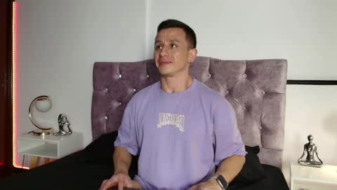 Snapshot of _andrewfalcon2 chatting on January 22, 2025, 12:17 pm _andrewfalcon2 online show from January 22, 2025, 12:17 pm