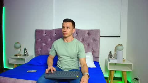 Snapshot of _andrewfalcon2 chatting on January 24, 2025, 12:31 pm _andrewfalcon2 online show from January 24, 2025, 12:31 pm