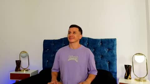 Snapshot of _andrewfalcon2 chatting on February 3, 2025, 12:36 pm _andrewfalcon2 online show from February 3, 2025, 12:36 pm