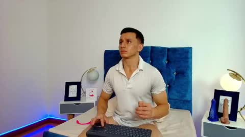 Snapshot of _andrewfalcon2 chatting on February 7, 2025, 12:39 pm _andrewfalcon2 online show from February 7, 2025, 12:39 pm