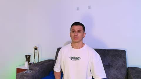 Snapshot of _andrewfalcon2 chatting on September 25, 2025, 12:20 pm _andrewfalcon2 online show from September 25, 2025, 12:20 pm