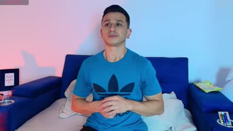 Snapshot of _andrewfalcon2 chatting on October 12, 2025, 12:37 pm _andrewfalcon2 online show from October 12, 2025, 12:37 pm