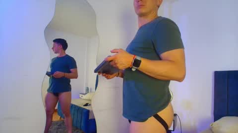 Snapshot of _andrewfalcon2 chatting on November 24, 2025, 8:19 pm _andrewfalcon2 online show from November 24, 2025, 8:19 pm