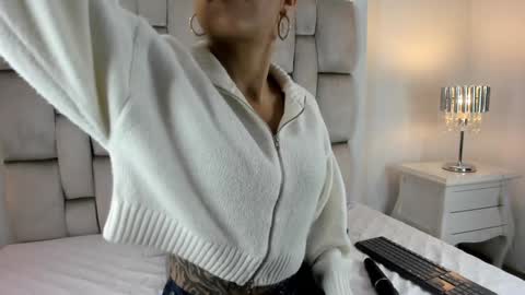 Snapshot of _angel_azul chatting on February 5, 2025, 11:55 am Angel Azul online show from February 5, 2025, 11:55 am