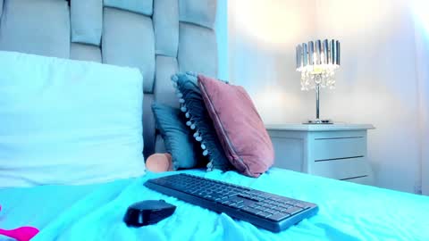Snapshot of _angel_azul chatting on February 7, 2025, 2:47 pm Angel Azul online show from February 7, 2025, 2:47 pm