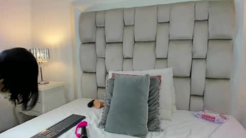 Snapshot of _angel_azul chatting on February 22, 2025, 7:36 pm Angel Azul online show from February 22, 2025, 7:36 pm