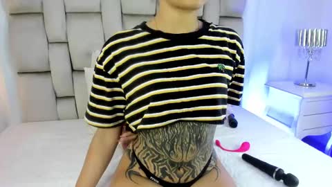 Snapshot of _angel_azul chatting on March 4, 2025, 11:51 am Angel Azul online show from March 4, 2025, 11:51 am