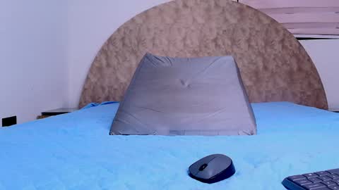 Snapshot of _aniisha_ chatting on June 6, 2026, 7:29 pm Any online show from June 6, 2026, 7:29 pm