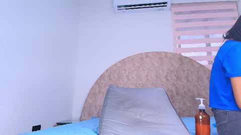 Snapshot of _aniisha_ chatting on July 9, 2026, 7:18 pm Any online show from July 9, 2026, 7:18 pm