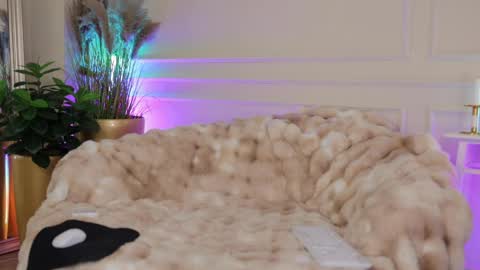 Snapshot of _anna_bloom chatting on May 4, 2026, 7:32 pm Anna online show from May 4, 2026, 7:32 pm