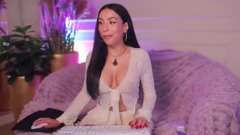 Snapshot of _anna_bloom chatting on July 7, 2026, 7:18 pm Anna online show from July 7, 2026, 7:18 pm