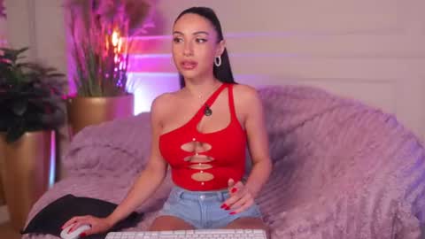 Snapshot of _anna_bloom chatting on July 8, 2026, 7:29 pm Anna online show from July 8, 2026, 7:29 pm