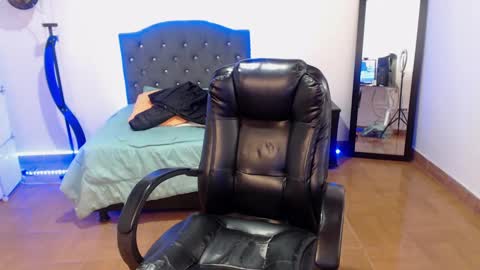 Snapshot of _anne_hot chatting on December 19, 2024, 4:57 pm Anne online show from December 19, 2024, 4:57 pm