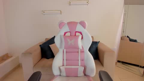    online show from September 24, 2025, 2:31 pm