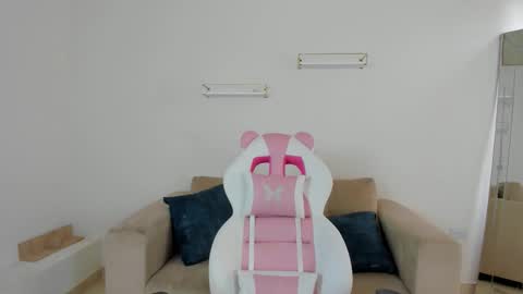    online show from November 6, 2025, 12:17 pm