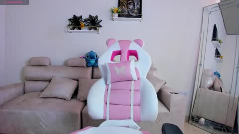    online show from April 28, 2026, 2:33 pm