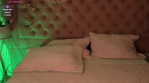 Snapshot of _artemish__ chatting on October 6, 2025, 4:43 am online show from October 6, 2025, 4:43 am