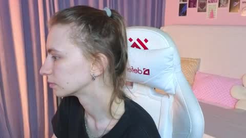 _ash_leyy_ online show from April 26, 2026, 1:25 am