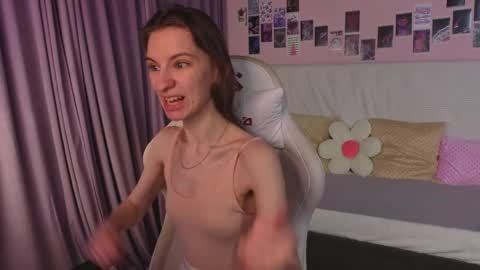 _ash_leyy_ online show from May 13, 2026, 1:25 am