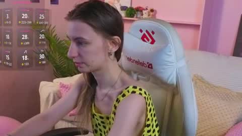 _ash_leyy_ online show from May 18, 2026, 1:24 am