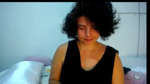 Snapshot of _atenea_golden chatting on February 5, 2025, 8:11 am atenea online show from February 5, 2025, 8:11 am