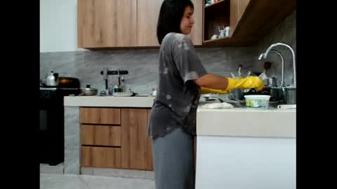 Snapshot of _atenea_golden chatting on October 15, 2025, 1:44 pm atenea online show from October 15, 2025, 1:44 pm