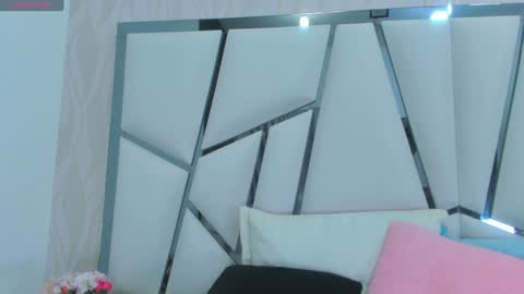 Aura online show from February 9, 2025, 3:11 am