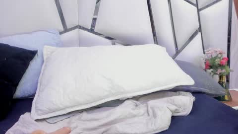 Aura online show from March 12, 2025, 6:07 am