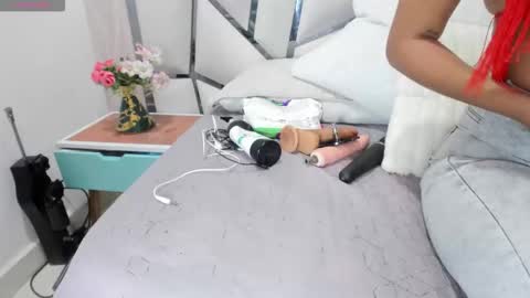 Aura online show from September 27, 2025, 3:11 am