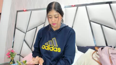 Aura online show from October 21, 2025, 3:07 am