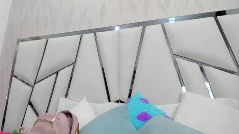Aura online show from May 15, 2026, 3:24 am