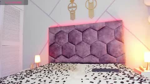 Snapshot of _aurora_collins_ chatting on February 14, 2025, 3:36 pm _aurora_collins_ online show from February 14, 2025, 3:36 pm