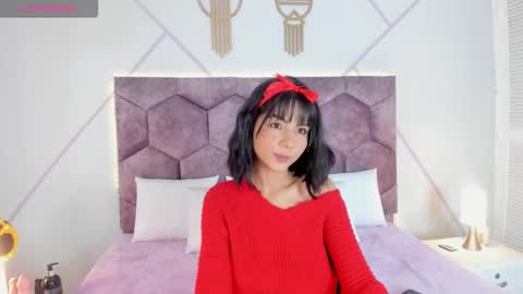 Snapshot of _aurora_collins_ chatting on October 21, 2025, 12:39 pm _aurora_collins_ online show from October 21, 2025, 12:39 pm