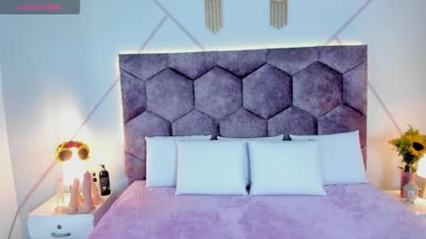 Snapshot of _aurora_collins_ chatting on October 26, 2025, 1:28 pm _aurora_collins_ online show from October 26, 2025, 1:28 pm