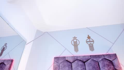 Snapshot of _aurora_collins_ chatting on November 6, 2025, 1:23 pm _aurora_collins_ online show from November 6, 2025, 1:23 pm