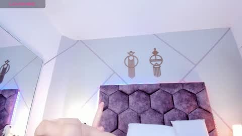 Snapshot of _aurora_collins_ chatting on November 15, 2025, 12:56 pm _aurora_collins_ online show from November 15, 2025, 12:56 pm