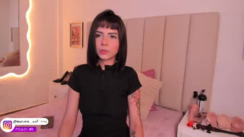 _aurora_collins_ online show from June 25, 2026, 1:04 pm