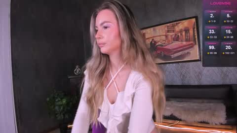 Snapshot of _bellaclark chatting on December 2, 2025, 9:21 pm Bella online show from December 2, 2025, 9:21 pm