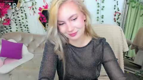 Bella online show from May 1, 2026, 8:35 pm