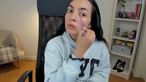 Snapshot of _bellaevans_ chatting on June 12, 2026, 4:44 am Bella Evans online show from June 12, 2026, 4:44 am