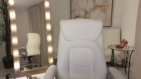 Beylly online show from March 11, 2025, 4:32 am